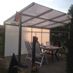 Terrassenüberdachung mit Seitenwand